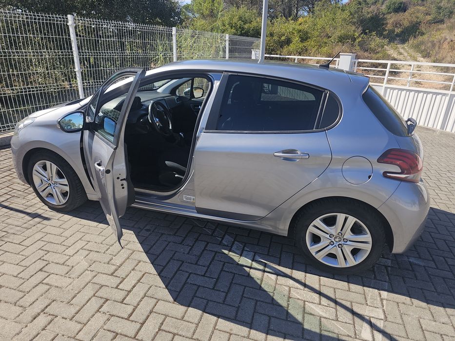 Peugeot 208 1.2 gasolina — photo 3