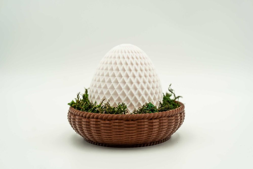 Jajko LED w Plecionym Koszyczku – Nowoczesna Dekoracja Wielkanocna 3D