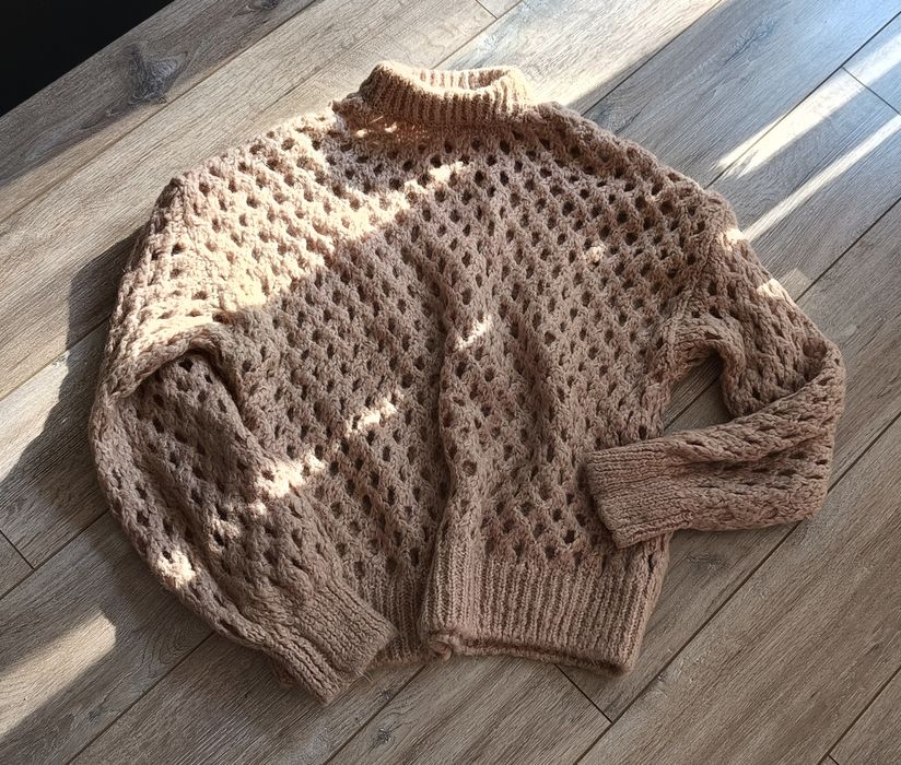 Ażurowy sweterek firmy Reserved