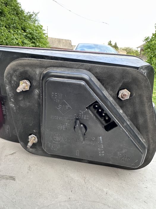 BMW E39 Touring lampy tylne polift OEM Valeo białe komplet