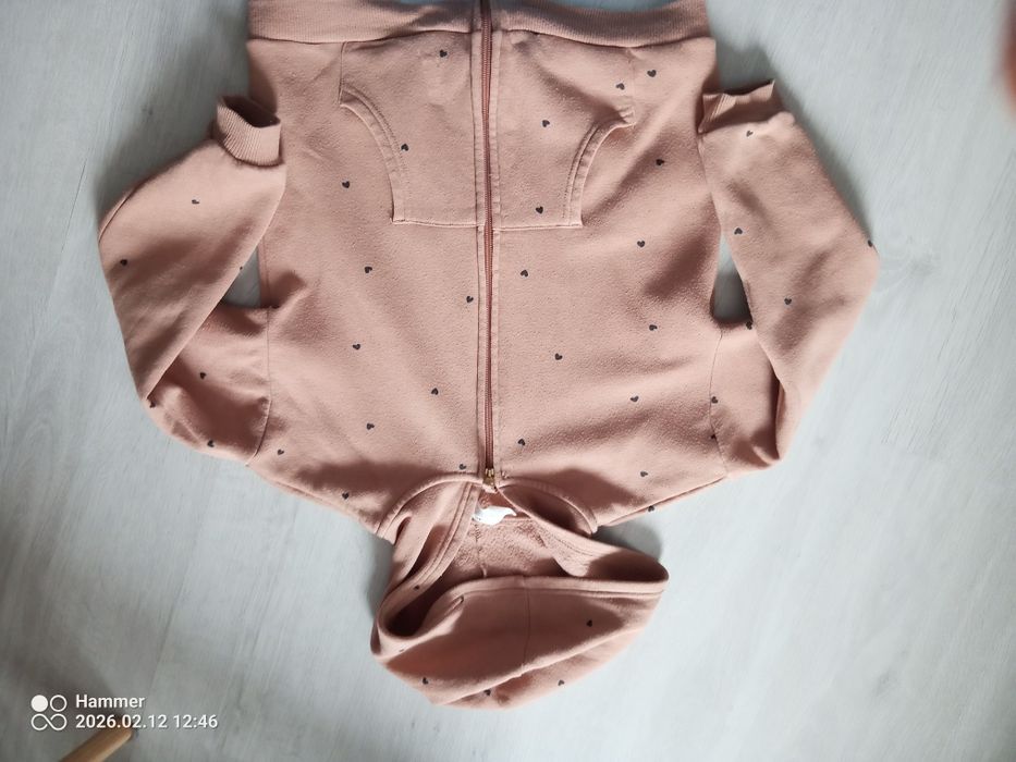 Bluza w serduszka hm 134 cm