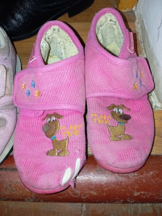 Віддам взуття на дівчинку р. 29,30,31