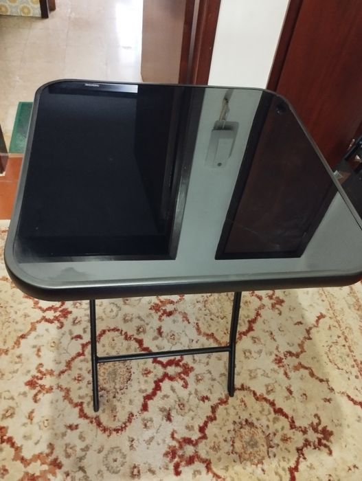 Mesa com 2 cadeiras nova