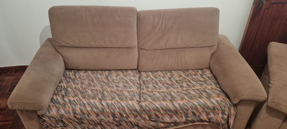 Sofas um de dois lugares e outro individual