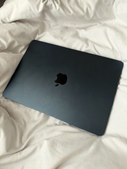 Macbook Air M2 8gb RAM 256gb