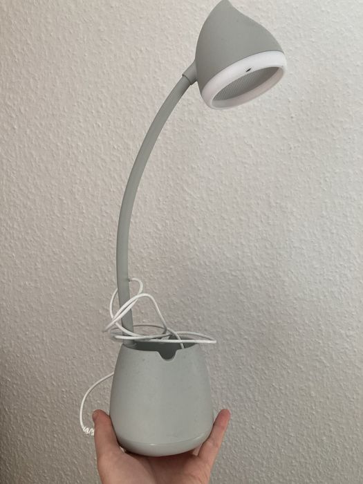 Lampka led z kablem do ladowania