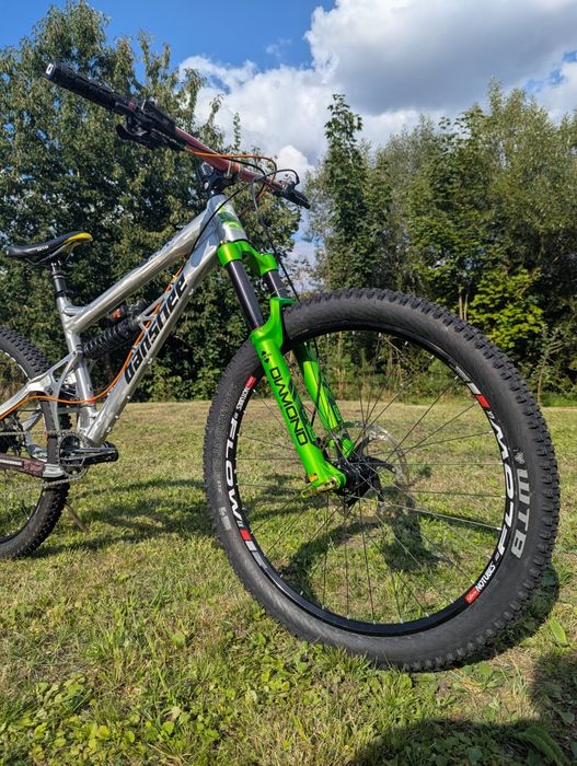 Banshee Rune V2 27.5 DVO FOX