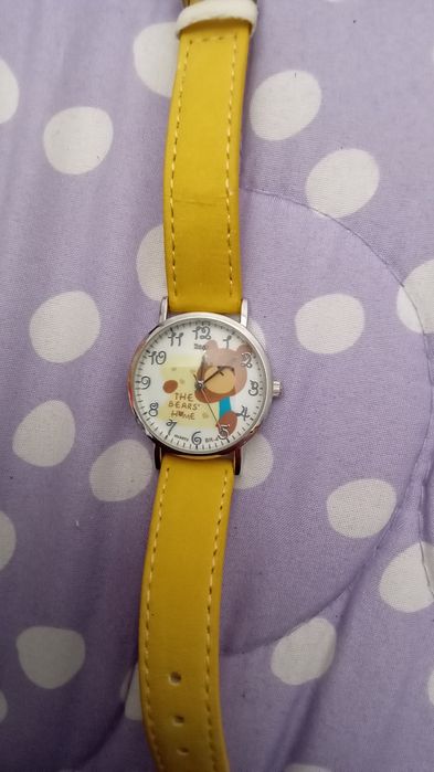 Relógio amarelo senhora