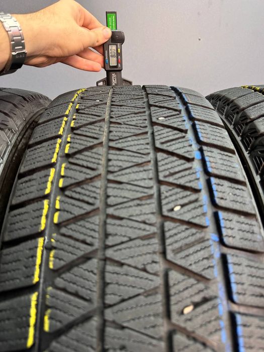 Шины БУ 245 65 R 17 Bridgestone blizzak DMV3 Зима Комплект резина