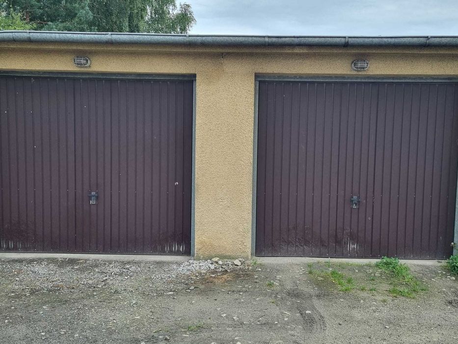Sprzedam 2 garaże murowane - obok siebie w zabudowie szeregowej /cena za 1/