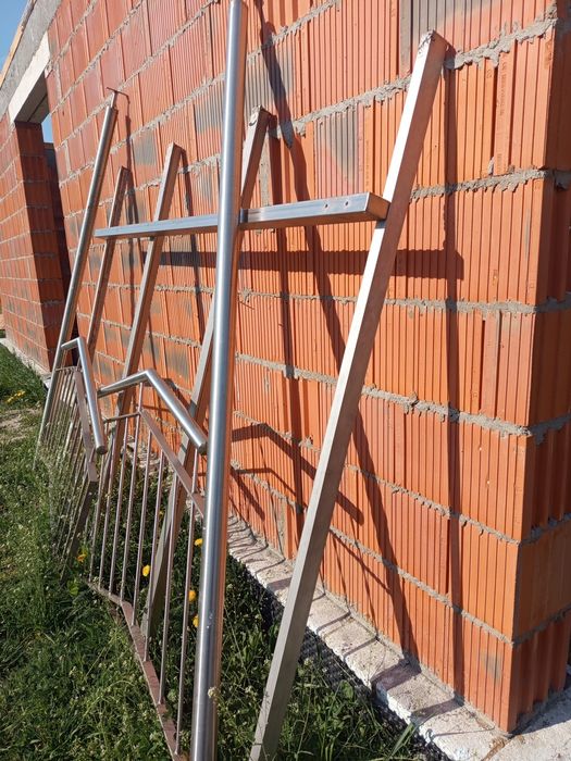 Balustrady z daszkiem ze stali nierdzewnej