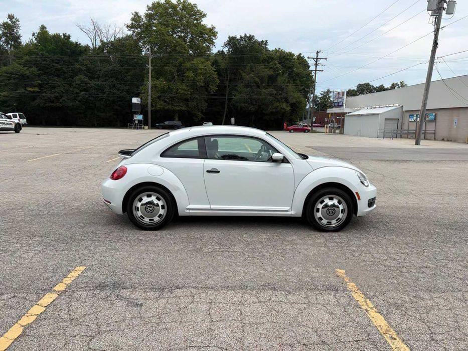 Volkswagen Beetle SE      2016