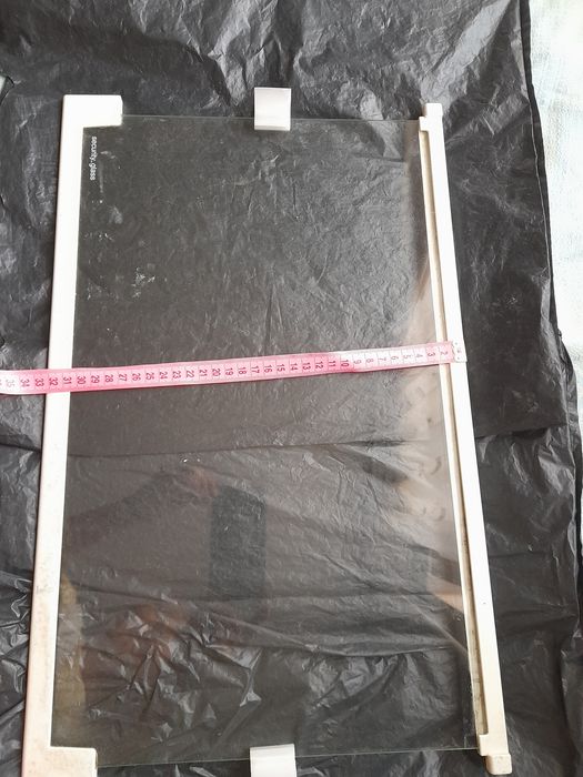 Ящики  та скляні полиці до холодильника