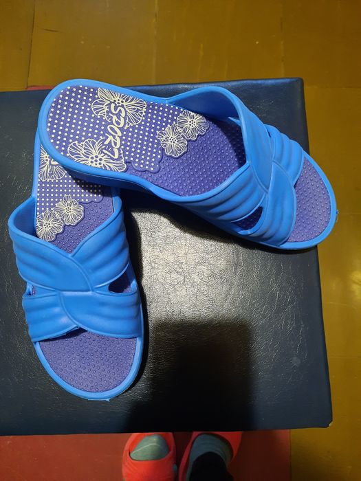 Шлепанцы, летние шлепки, босоножки.