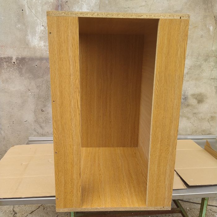 Estantes para exposição ou para outras utilidades.