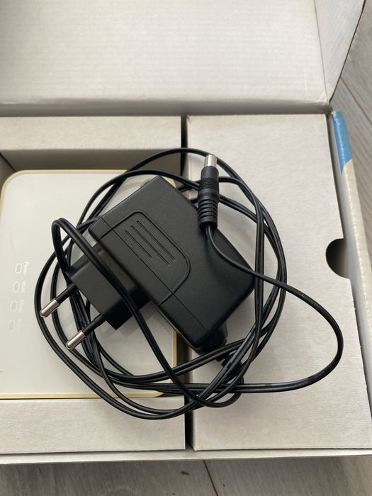 Router HUAWEI model D100 z wejściem USB do modemów Wi-Fi / LAN port