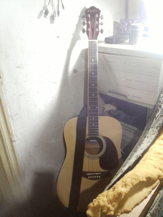 Акустическая гитара