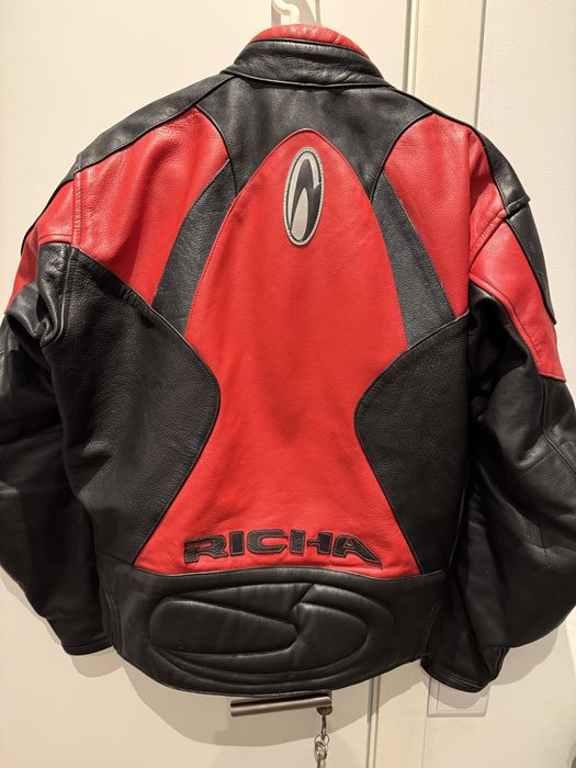 Jaqueta de Mota em Couro Richa (Preto/Vermelho) – Tam. 52 (L)