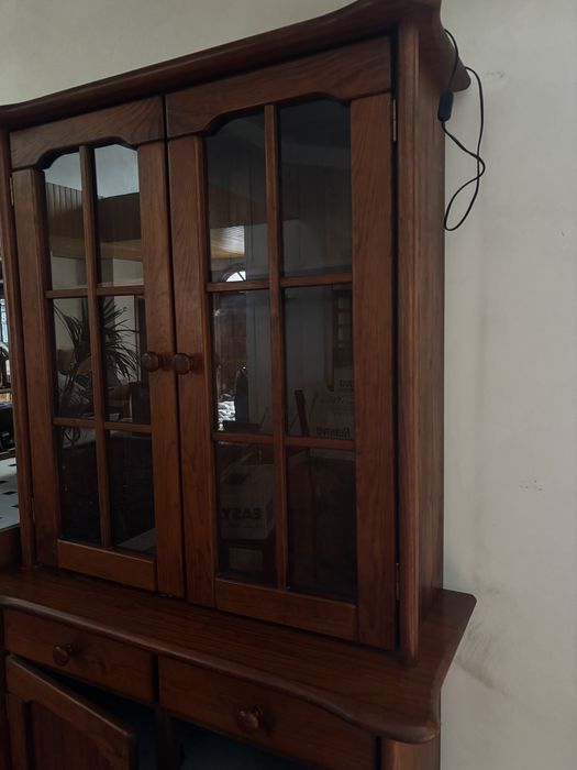 Móvel Bar / Cristaleira em Madeira Maciça – Estilo Clássico Impecável