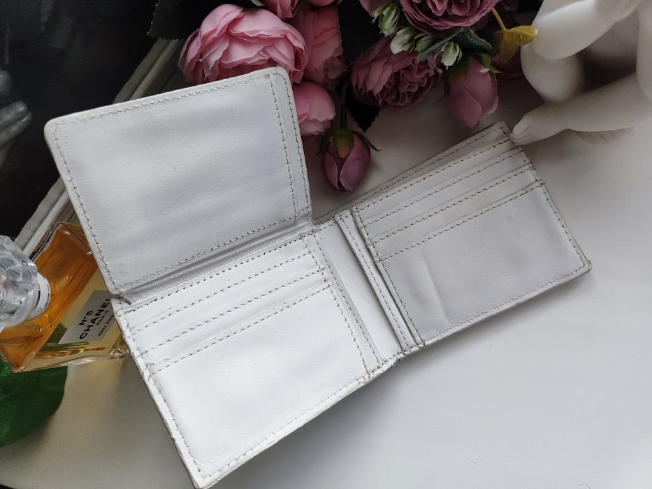 Білий шкіряний гаманець