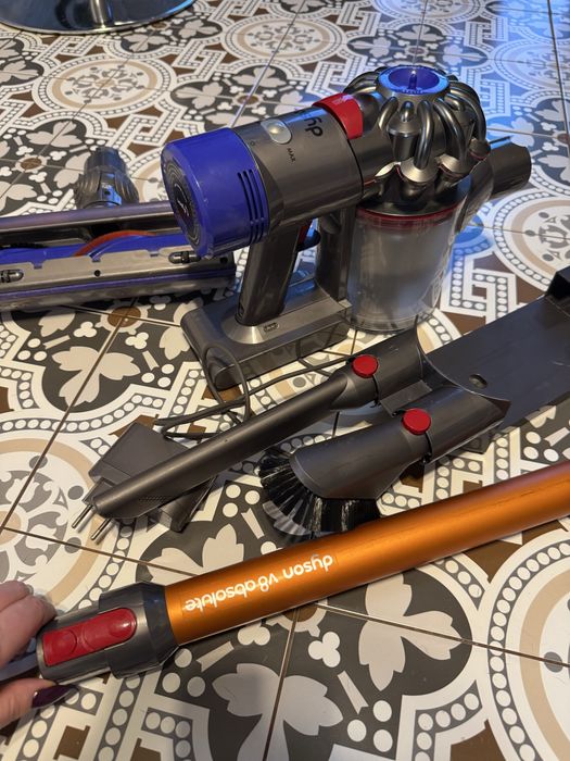 Dyson v8 ручний пилосос електровіник