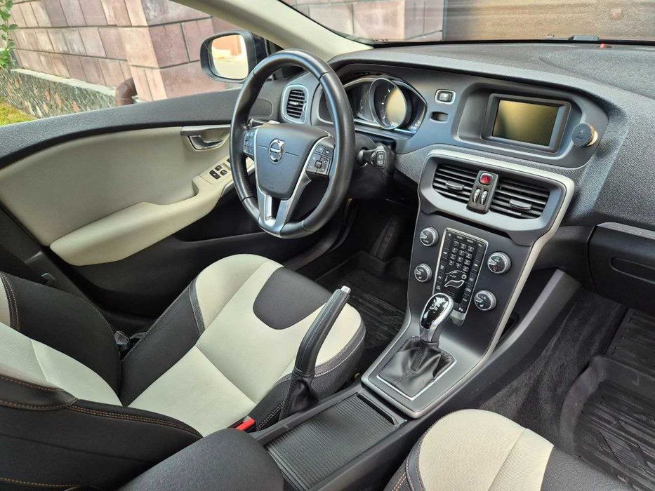 Автомобіль Volvo V40 Cross Country 2018