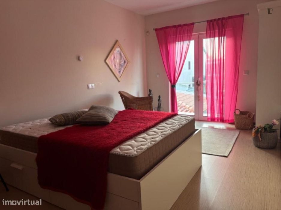 Quarto - localizado em Setubal