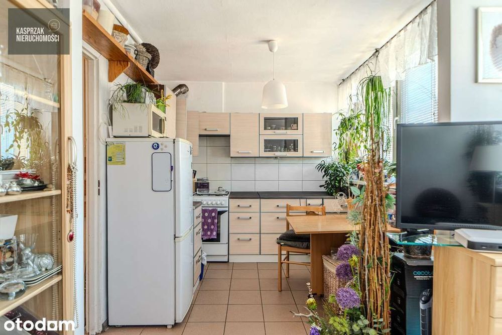 Jasne 29.85 m2 na 1. piętrze | Niski czynsz | Parking za szlabanem