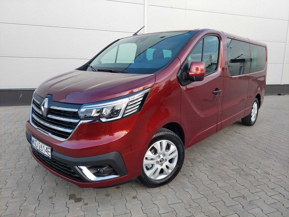 Wynajem busa 8 9 osobowego z hakiem Trafic Vivaro Custom Vito
