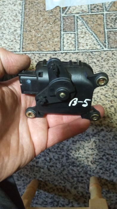 Моторчик заслонки пічки Pasat B5