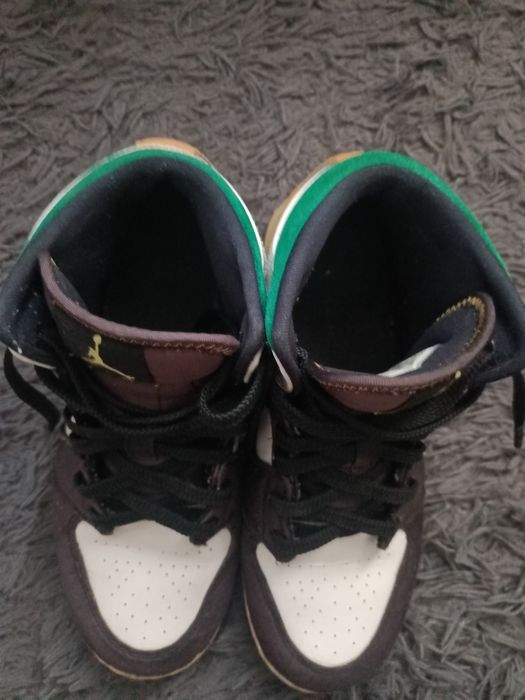 Air Jordan 1 Mid Oakland Laser Orange Lucky Green