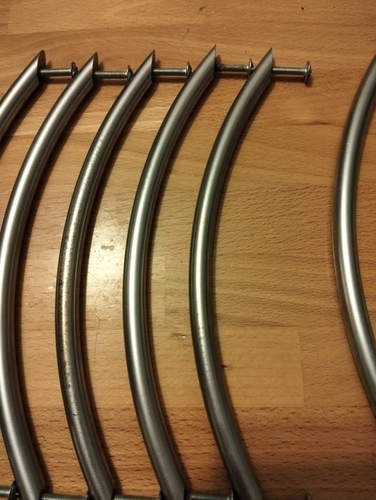 7 Puxadores em metal prateado