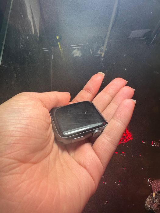 Apple Watch Series 7000 з подряпаним дисплеєм
