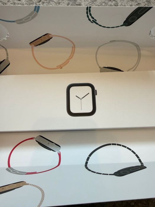 Apple Watch Series 4 44mm Space Gray + ремінець нейлоновий та плівка