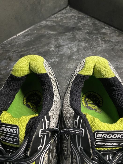 Bytu Brooks Ghost