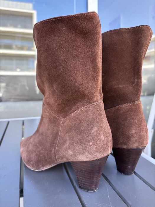 Botas em pele castanha