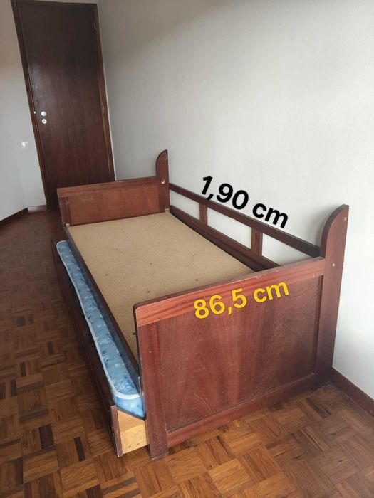 Cama de Solteiro C/ Colchão - Madeira