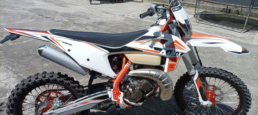 Kamax 250 EXC 2025 quase nova