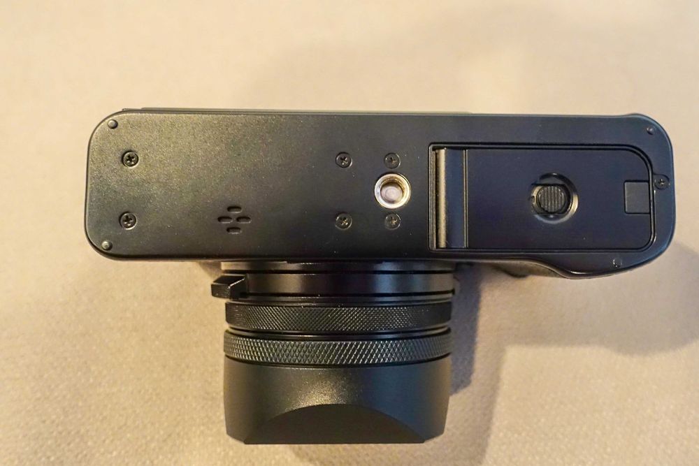 Fujifilm X100V - Stan BDB, niski przebieg (7 tys.), komplet + zestaw Haoge