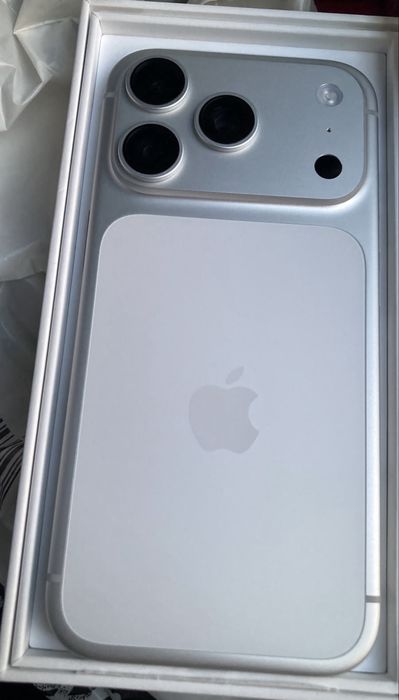 IPHONE- novo com 3 anos de garantia