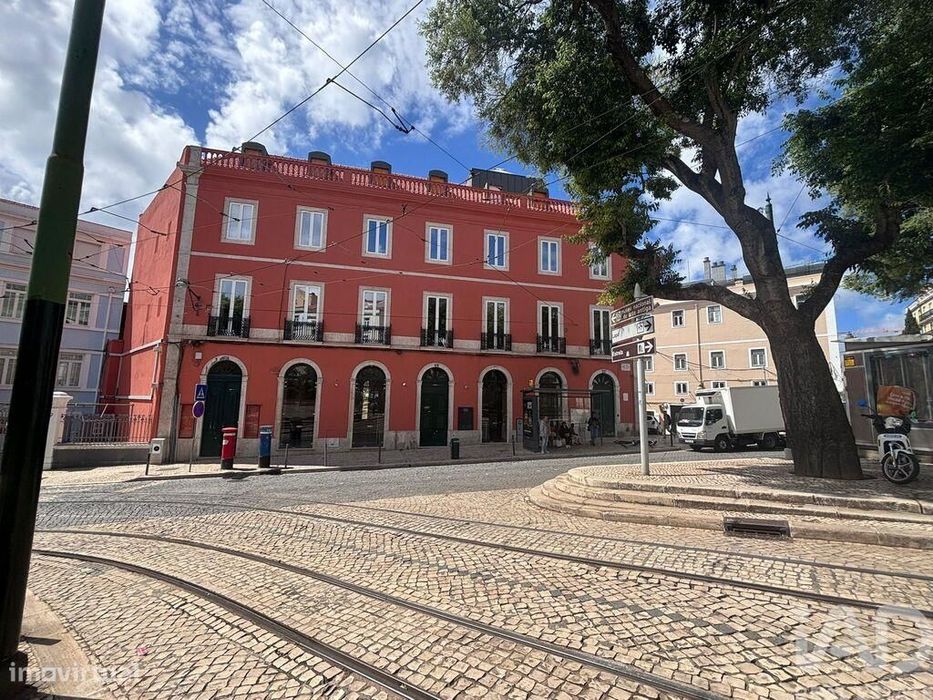Prédio em Estrela de 1400,00 m2 — Estrela, Lisboa