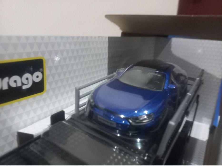 Bburago laweta Iveco+ Audi RS e-tron, skala 1:43