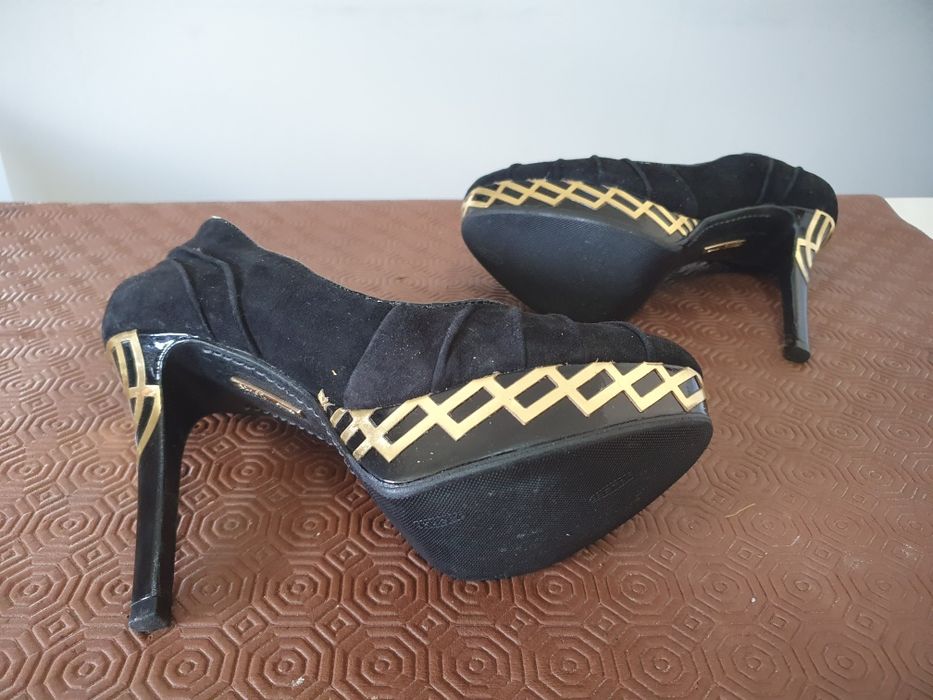 Sapatos marca Schutz n°37 ( usados uma vez )