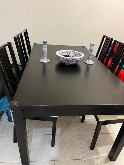 Mesa e cadeiras Muito bom estado