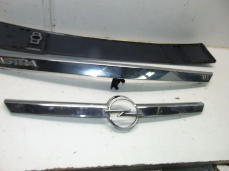 Opel Corsa C grelha/Astra H friso usado em bom estado
