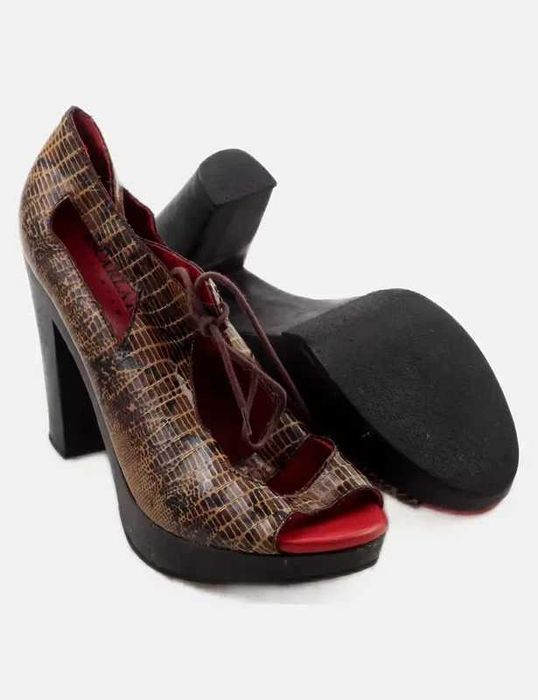 Sandálias de Escarlata