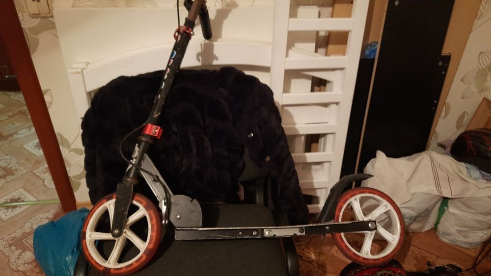 Самокат дитячий +шльом на тормозах