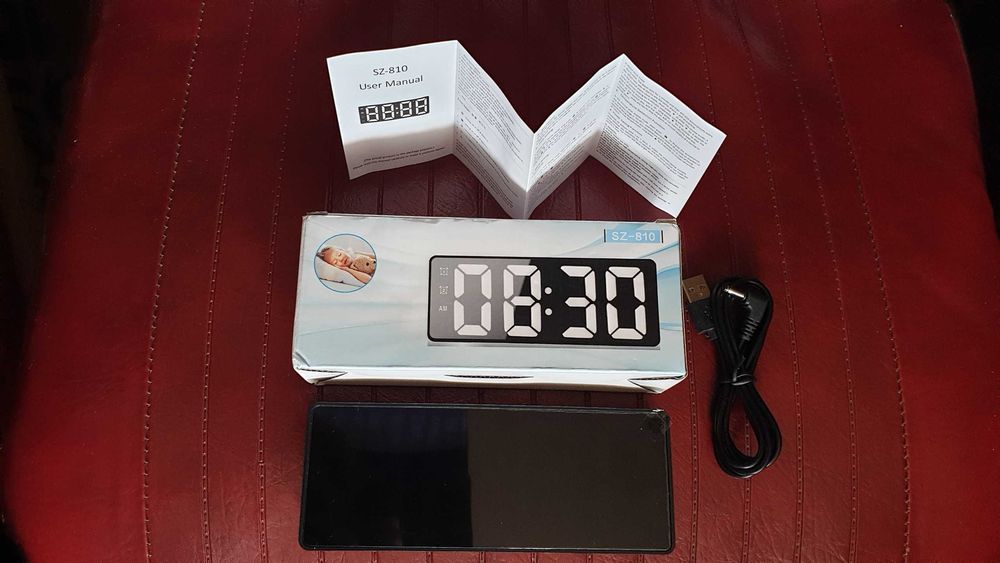 Часы электронные настольные USB чёрные SZ-810, светящиеся цифры