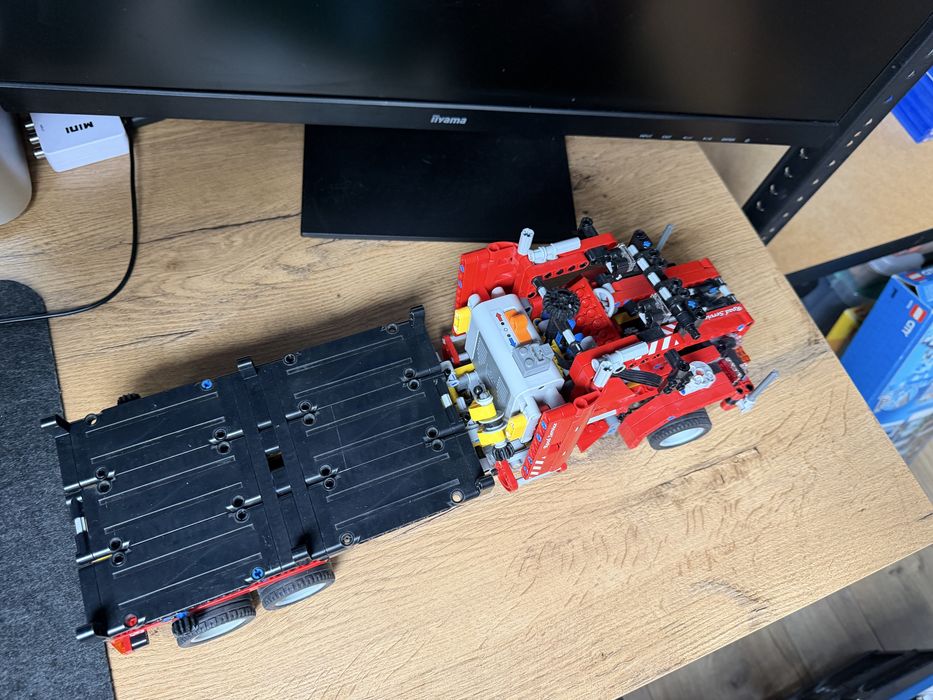 Lego Technic 8109 Ciezarowka z plaska platforma