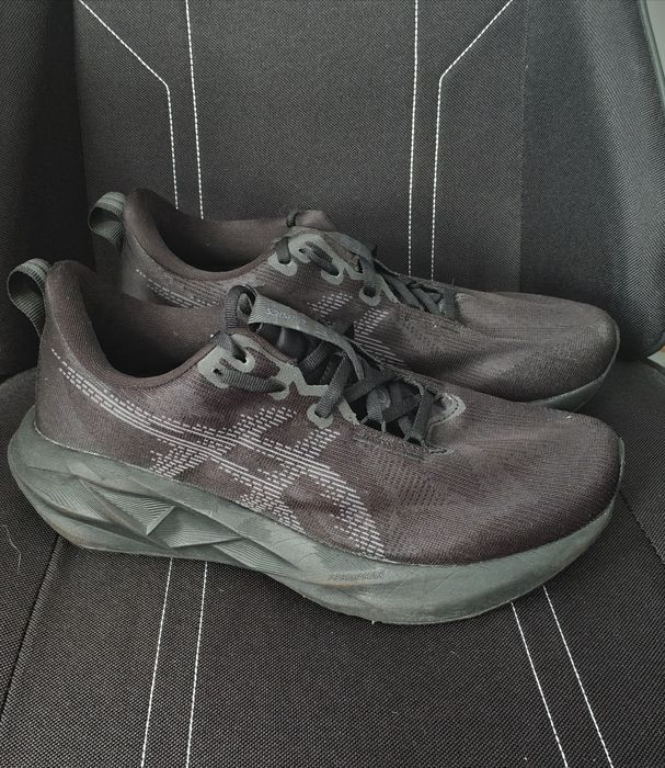 Buty Asics novablast 5 rozmiar 42